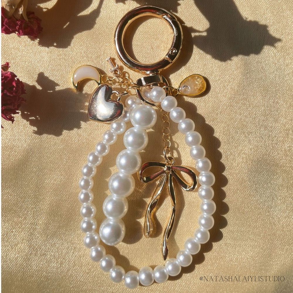 Elegant Beaded Pearl and Gold Key Holder